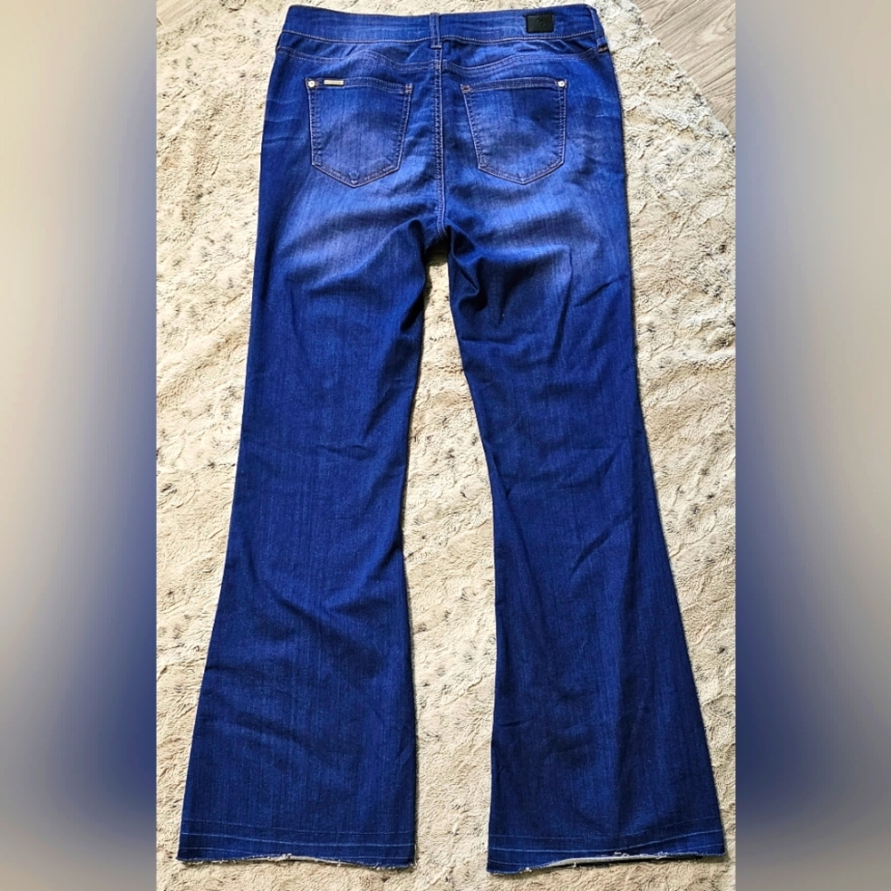 CELEBRITY PINK Jeans, Blue Lagoon Wash, Mid-rise, Flare, Size 31